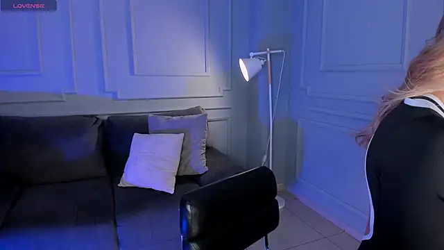 Snapshot of EveBensonX chatting on 12/01/25, 08:03 EveBensonX online show from 12/01/25, 08:03