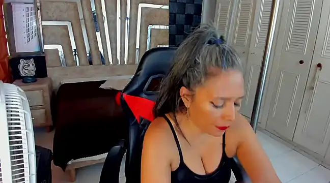 cute sassy online show from 01/03/25, 04:27