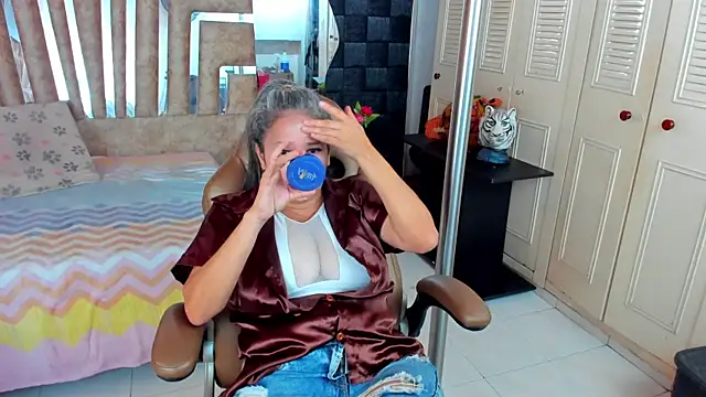 cute sassy online show from 07/22/26, 02:42