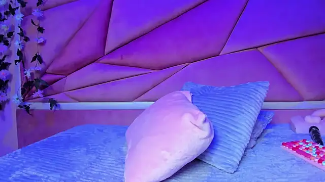 Snapshot of luna_miler_ chatting on 10/29/25, 02:58 luna miler online show from 10/29/25, 02:58