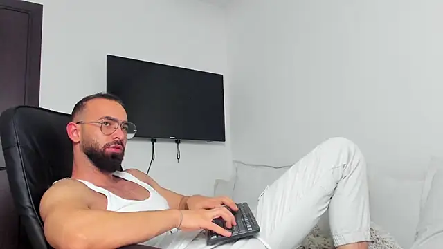 MichaelMasterss online show from 12/24/24, 01:27