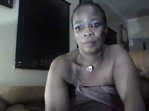 Snapshot of Gucci_Bx chatting on 12/06/24, 05:11 Gucci Bx online show from 12/06/24, 05:11