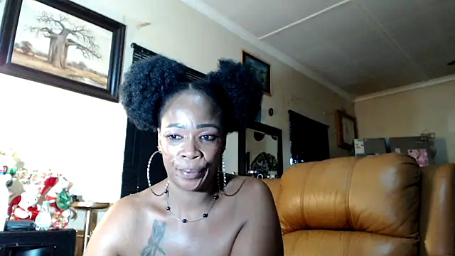 Snapshot of Gucci_Bx chatting on 01/28/25, 05:14 Gucci Bx online show from 01/28/25, 05:14