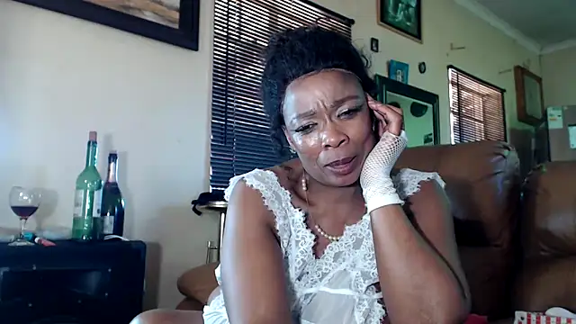 Snapshot of Gucci_Bx chatting on 03/22/25, 05:49 Gucci Bx online show from 03/22/25, 05:49