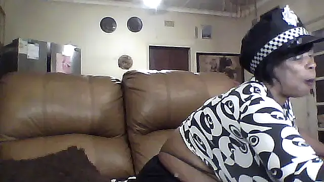 Snapshot of Gucci_Bx chatting on 10/14/25, 10:21 Gucci Bx online show from 10/14/25, 10:21