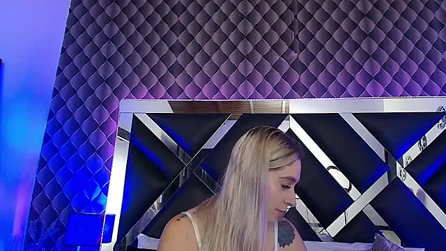 victoriaa lee  online show from 11/20/25, 07:02