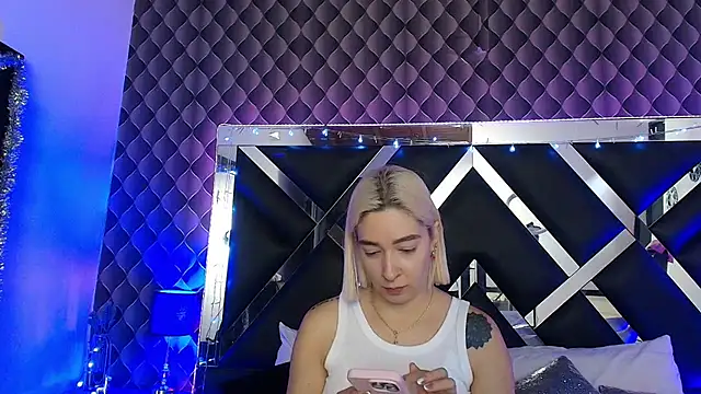 victoriaa lee  online show from 07/27/26, 07:21