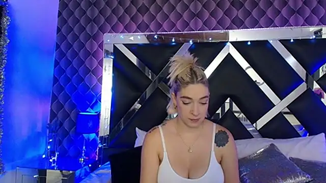 victoriaa lee  online show from 07/28/26, 07:39