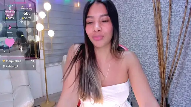 Snapshot of RenataReyes chatting on 12/18/24, 02:32 RenataReyes online show from 12/18/24, 02:32