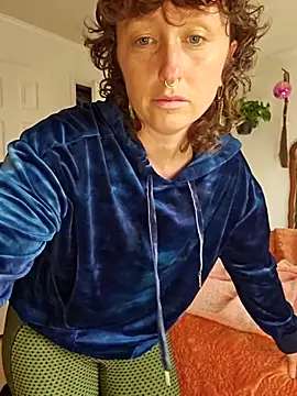 Snapshot of mossy_kiss chatting on 11/03/25, 04:52 mossy kiss online show from 11/03/25, 04:52