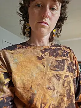 Snapshot of mossy_kiss chatting on 11/20/25, 04:29 mossy kiss online show from 11/20/25, 04:29