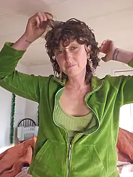 Snapshot of mossy_kiss chatting on 12/14/25, 08:02 mossy kiss online show from 12/14/25, 08:02