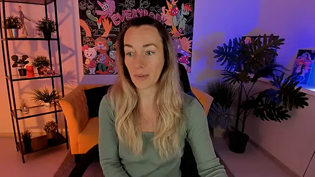 RebeccaMartinez online show from 12/17/24, 07:29