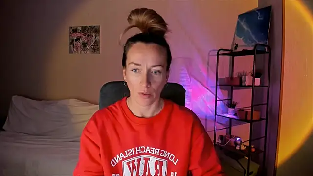 RebeccaMartinez online show from 10/12/25, 08:57