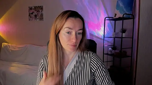RebeccaMartinez online show from 12/14/25, 07:14
