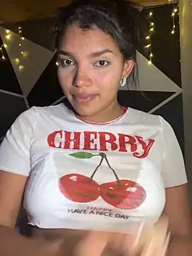 Snapshot of emilyharber chatting on 10/17/25, 07:27 emilyharber online show from 10/17/25, 07:27