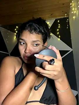 Snapshot of emilyharber chatting on 10/21/25, 07:58 emilyharber online show from 10/21/25, 07:58