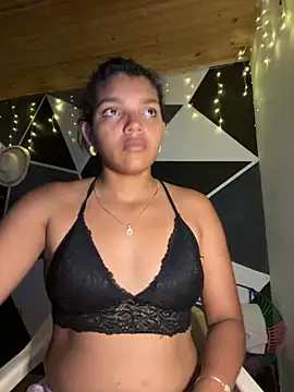 Snapshot of emilyharber chatting on 10/31/25, 06:31 emilyharber online show from 10/31/25, 06:31