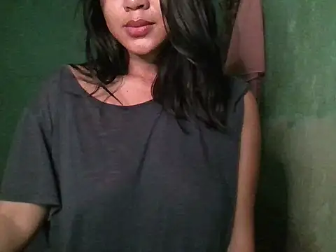 Snapshot of _smiling4u_ chatting on 10/21/25, 02:29 smiling4u online show from 10/21/25, 02:29