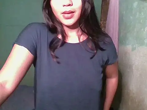 Snapshot of _smiling4u_ chatting on 12/05/25, 08:23 smiling4u online show from 12/05/25, 08:23