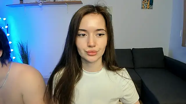 Snapshot of PollyFlame chatting on 11/18/25, 08:02 PollyFlame online show from 11/18/25, 08:02