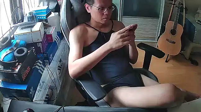 Snapshot of swimsuitloves chatting on 03/23/25, 07:31 swimsuitloves online show from 03/23/25, 07:31