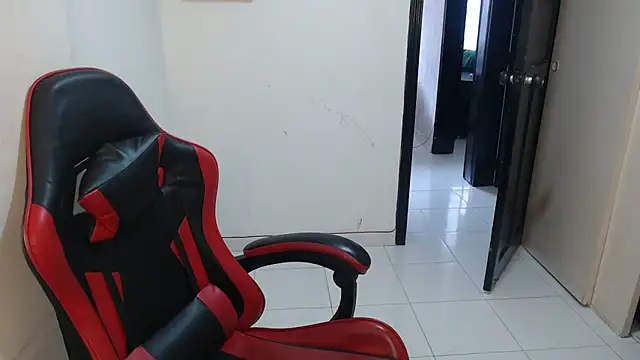 Snapshot of Liamiler01_ chatting on 11/26/25, 02:18 Liamiler01 online show from 11/26/25, 02:18