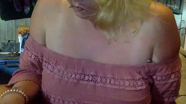 Snapshot of TrashleyRosebud chatting on 06/28/26, 05:30 TrashleyRosebud online show from 06/28/26, 05:30