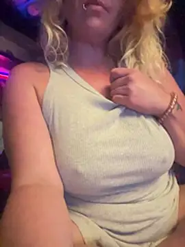 Snapshot of TrashleyRosebud chatting on 07/20/26, 01:02 TrashleyRosebud online show from 07/20/26, 01:02