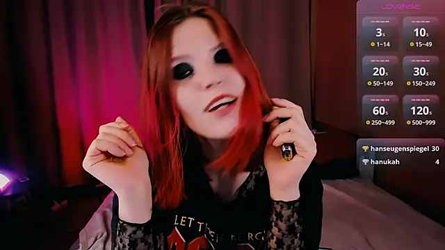 Snapshot of Erika_Fix chatting on 11/17/25, 08:03 Erika Fix online show from 11/17/25, 08:03