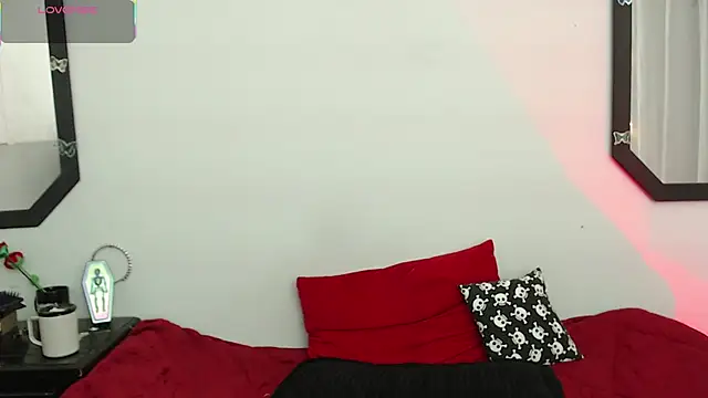 Snapshot of Amy_Aloqua chatting on 11/27/25, 03:47 Amy Aloqua online show from 11/27/25, 03:47