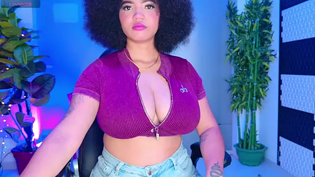 Snapshot of MalaikaBrown chatting on 10/27/25, 12:20 MalaikaBrown online show from 10/27/25, 12:20