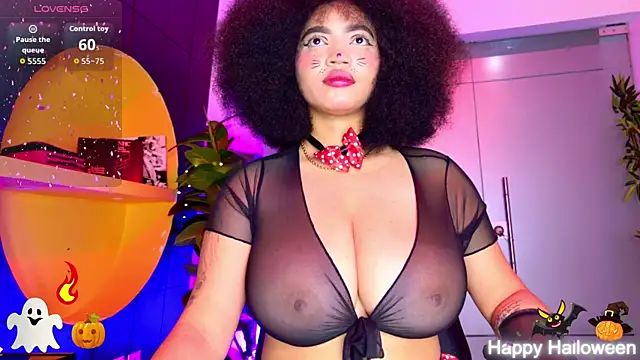 Snapshot of MalaikaBrown chatting on 10/31/25, 12:17 MalaikaBrown online show from 10/31/25, 12:17