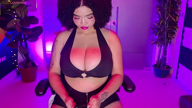 Snapshot of MalaikaBrown chatting on 11/12/25, 12:16 MalaikaBrown online show from 11/12/25, 12:16