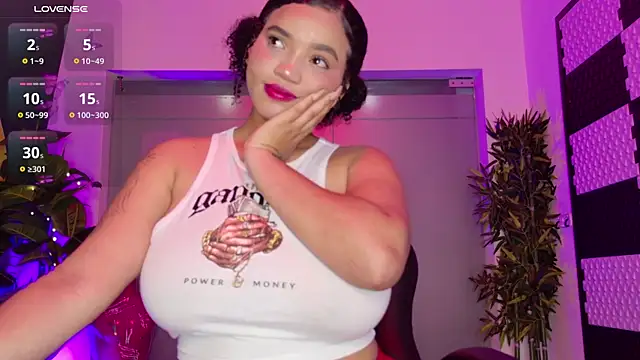 Snapshot of MalaikaBrown chatting on 11/18/25, 12:31 MalaikaBrown online show from 11/18/25, 12:31