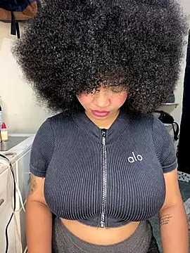 Snapshot of MalaikaBrown chatting on 12/05/25, 01:36 MalaikaBrown online show from 12/05/25, 01:36