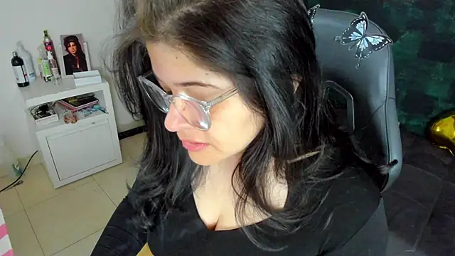 BellaFlaming online show from 12/17/24, 10:34