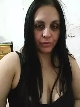 Snapshot of CRUELLAXX chatting on 07/23/26, 01:08 CRUELLAXX online show from 07/23/26, 01:08