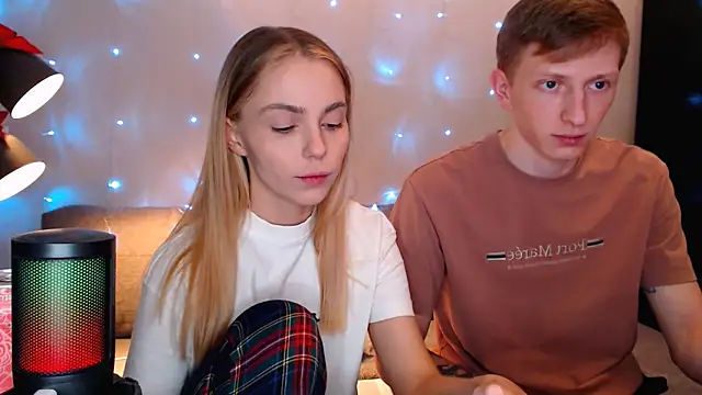 juliaanddima online show from 10/13/25, 09:48