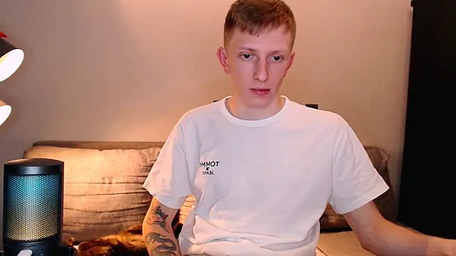 juliaanddima online show from 10/28/25, 10:34