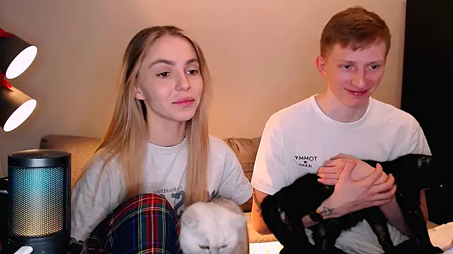 juliaanddima online show from 11/18/25, 10:14