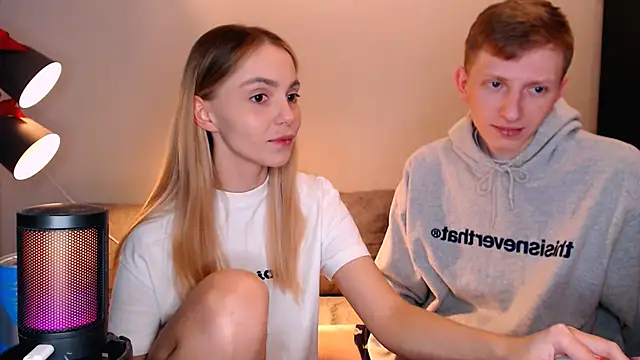 juliaanddima online show from 11/21/25, 08:46