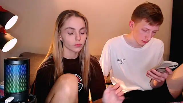 juliaanddima online show from 11/23/25, 09:36