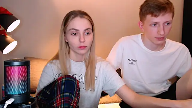 juliaanddima online show from 11/27/25, 09:00