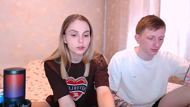 juliaanddima online show from 05/18/26, 08:09