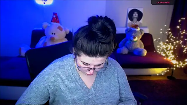 Emily Mo online show from 12/04/24, 09:51