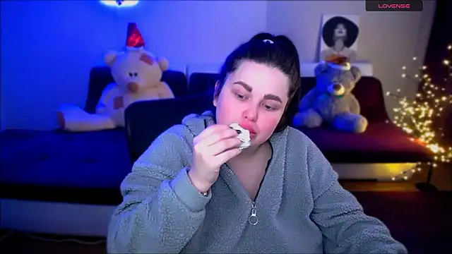 Emily Mo online show from 12/08/24, 09:46