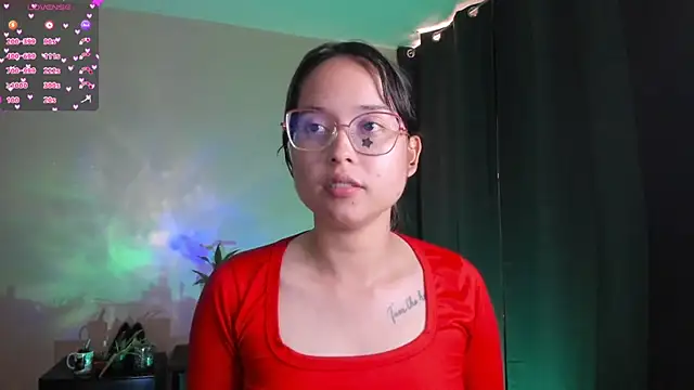 Snapshot of shantalc3rezo chatting on 12/15/25, 08:13 shantalc3rezo online show from 12/15/25, 08:13