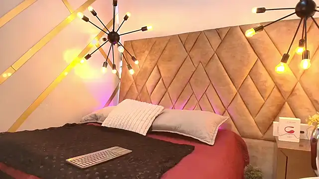 mia thompsonn  online show from 07/16/26, 02:34