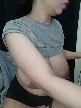 DianiQueenn online show from 06/20/26, 04:37